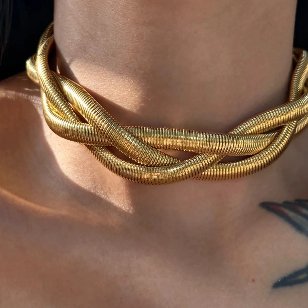 Chocker necklace